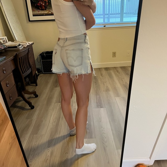 Vintage Levi’s shorts - Picture 2 of 5